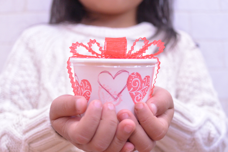 スタンプなら失敗なし！子どもと楽しめる「バレンタインラッピング」のコツ