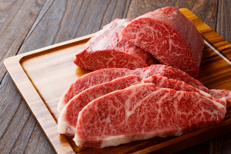 牛ブロック肉 ステーキ肉の長持ち保存方法 選び方のコツから冷凍保存の仕方まで Kufura クフラ 小学館公式