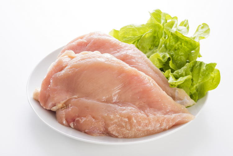 すぐ使わないなら早めに冷凍！鶏むね肉・ささみの長持ち保存方法…選び方や冷凍保存の仕方