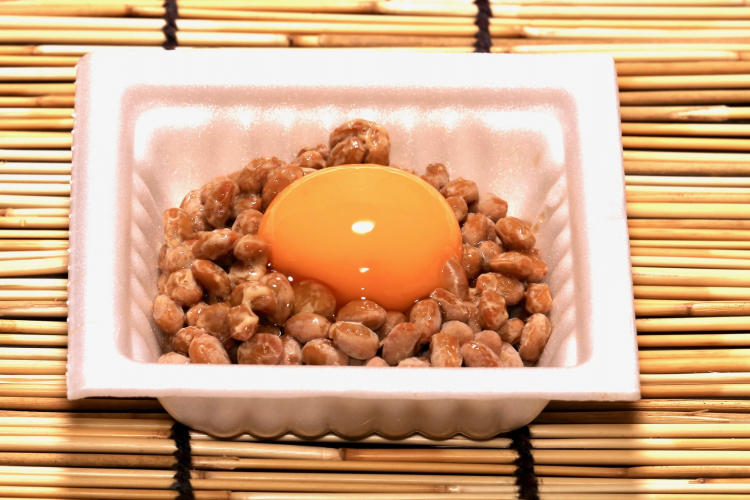 最強トッピング 卵をオン するとご馳走級においしくなる料理 Kufura クフラ 小学館公式