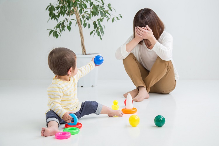 子育てがときどきしんどいのは「感情労働」だから？母たちの「子育てと感情」の実態を調査