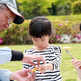 孫ってすごい まさかうちの親が と思うほどに孫を可愛がるじぃじとばぁばのエピソード Kufura クフラ 小学館公式