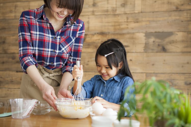 寒い日はお家で親子クッキング！子どもと一緒にトライしやすい料理、ママたちのオススメは