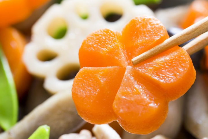 にんじん 飾り切り(ねじり梅)