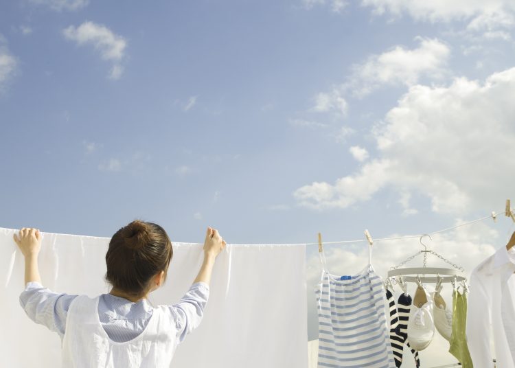 「夏の寝具」どんな頻度で洗ってる？ライオンお洗濯マイスターが教える「シーツの洗濯のコツ」