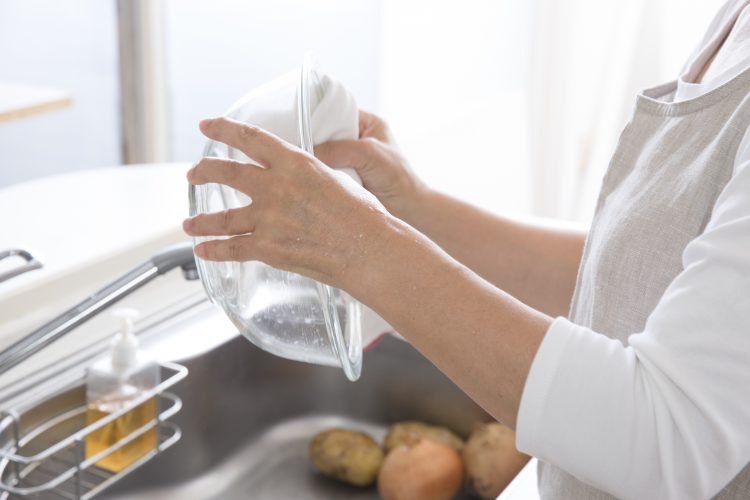 「食器用ふきん」いつ洗う？つけ置き洗いvs洗濯機、多かったのは…主婦305人に調査
