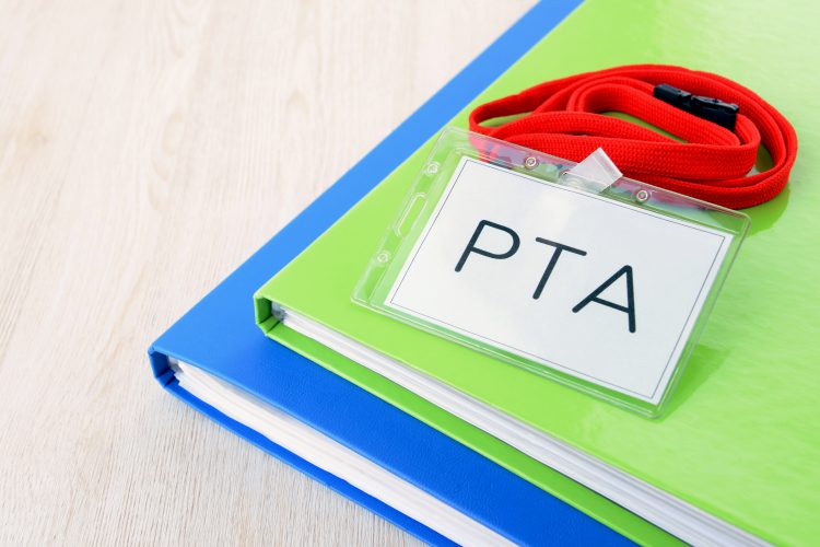 「PTA活動、未就学児育児に時給をつける」としたらいくらだと思う？