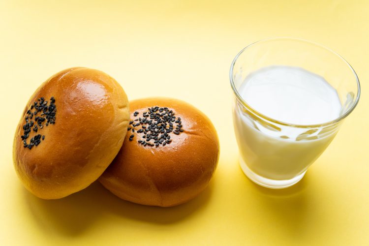 試してみたくなる 牛乳と一緒に食べると最高にマッチする食べ物 意外なお供も登場 Kufura クフラ 小学館公式