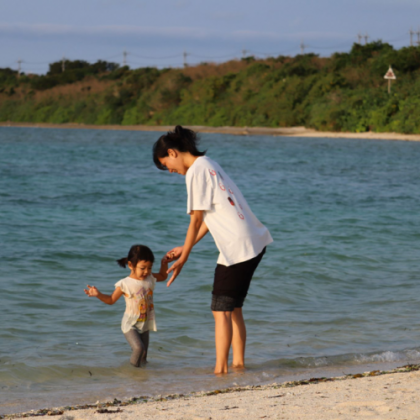 夫の赴任で、家族で竹富島へ。島生活で見つけた家族の変化とは【竹富島で暮らす人々＃1後編】