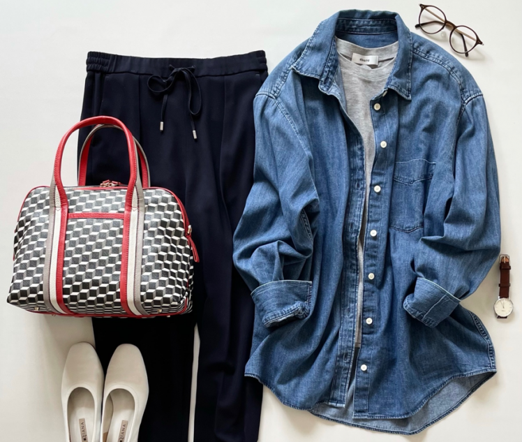 GAPのビッグシャツ（4,990円）は、薄手でシンプルだから通年使える！【4ケタアイテムで叶えるオシャレvol.15】