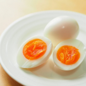 塩、マヨだけじゃない！「ゆで卵につけると意外とおいしいもの」男女500人に調査
