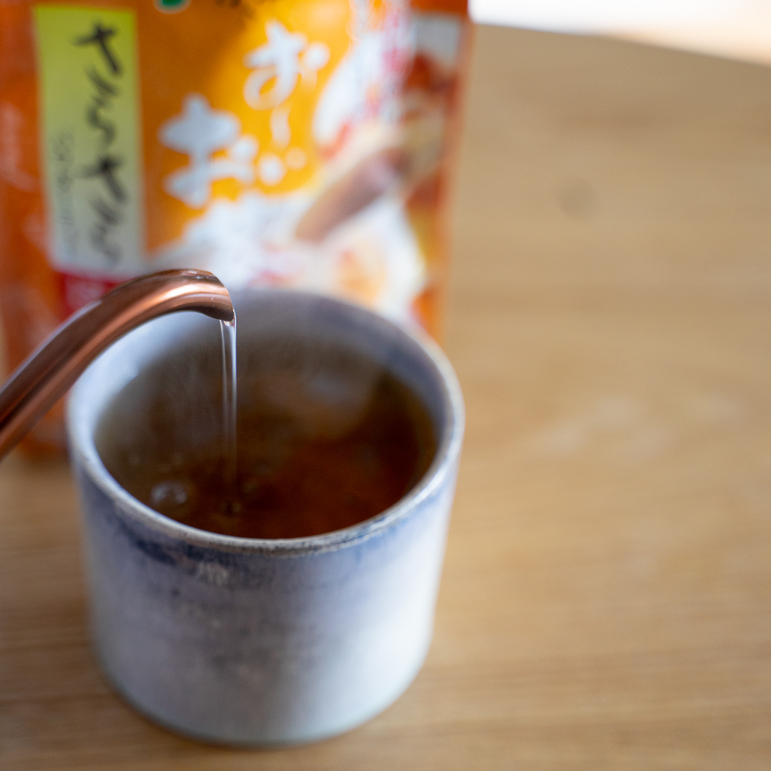 水でもお湯でもすぐ溶ける「お～いお茶 さらさらほうじ茶 」が私の定番【本日のお気に入り】 | kufura（クフラ）小学館公式