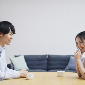 「会話がはずむ夫婦」と「はずまない夫婦」の違いは何？360人の既婚男女の回答から浮き彫りに