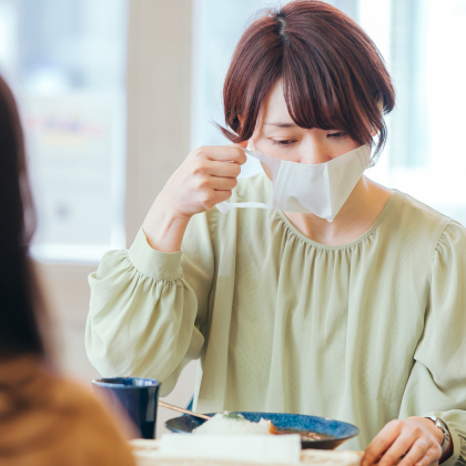 実は見られてます！「マスクを外した他人の口元で気になること」ほうれい線にひげも…みんなのリアルな心の声