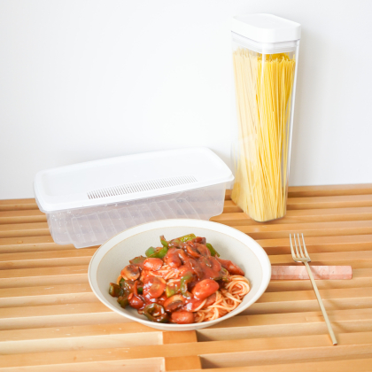 ダイソーの大容量「レンジパスタ調理器」は4人分まで一気茹で！「パスタ容器」で見せ収納も