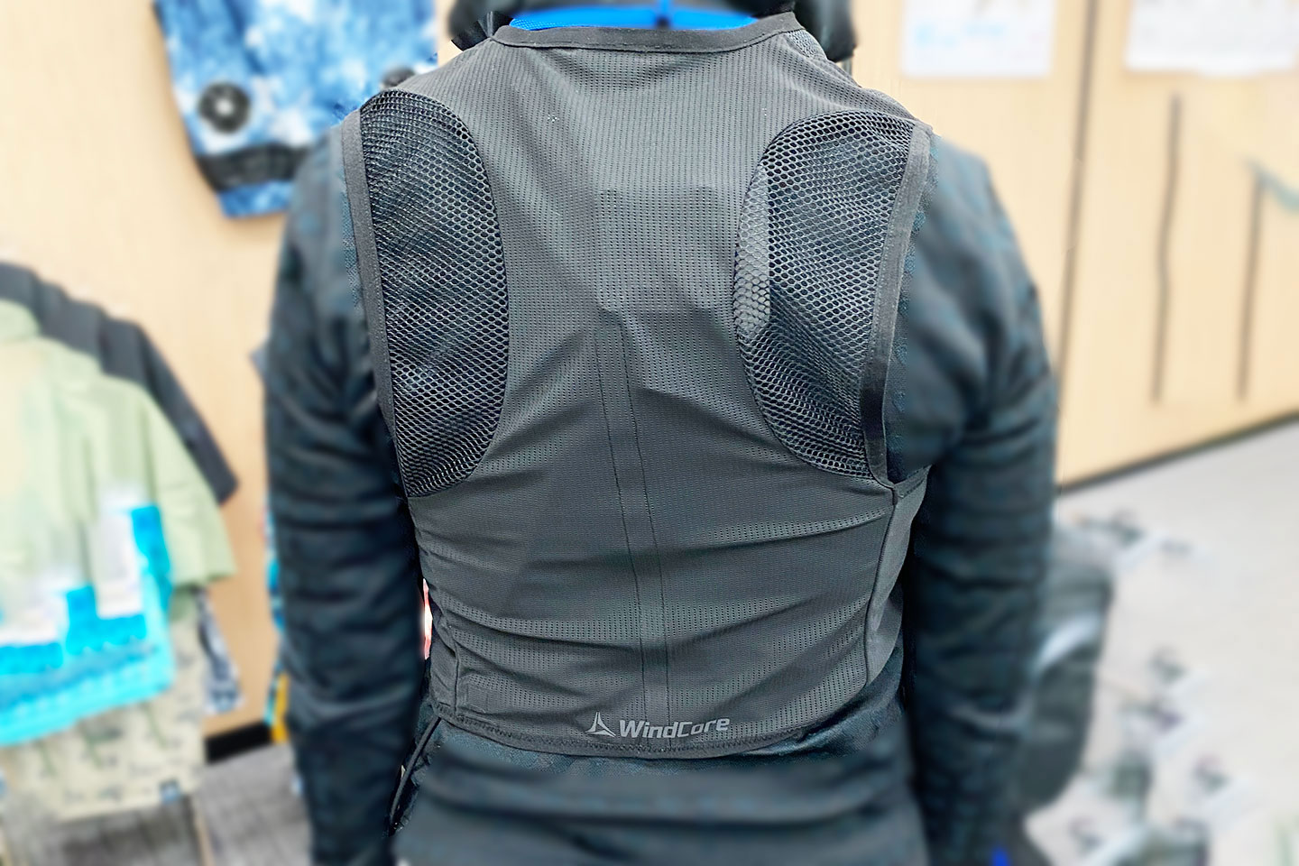 本日値引き中】ワークマン 冷暖房服 WindCore ペルチェベスト 空調服